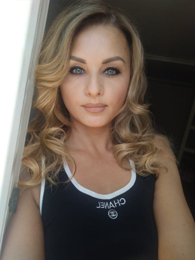 Аня